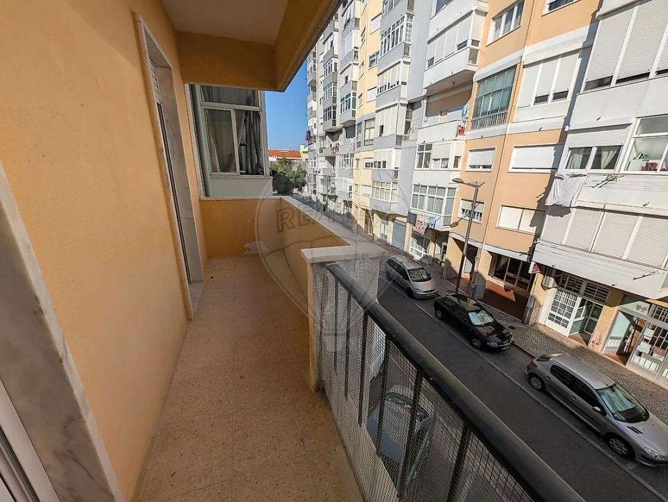 Apartamento T2 para Arrendamento em Queluz e Belas Foto 12