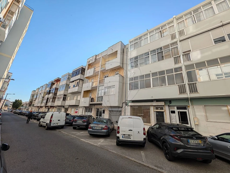 Apartamento T2 para Arrendamento em Queluz e Belas Foto 13