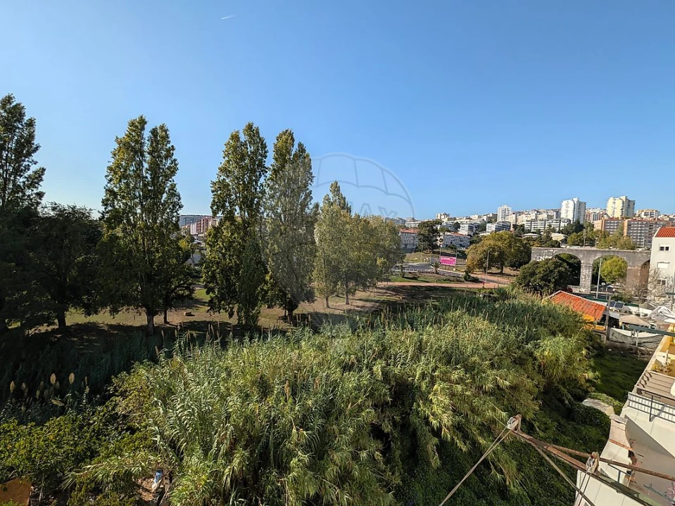 Apartamento T2 para Arrendamento em Queluz e Belas Foto 17