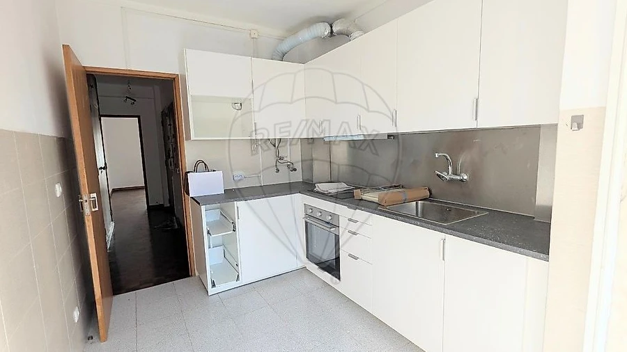 Apartamento T2 para Arrendamento em Queluz e Belas