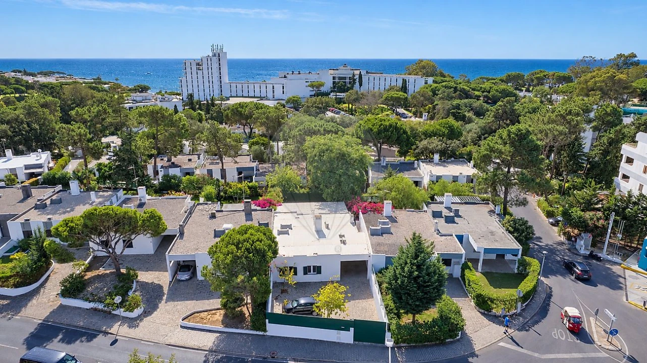 Moradia T3 para Venda em Albufeira e Olhos de Água Foto 1