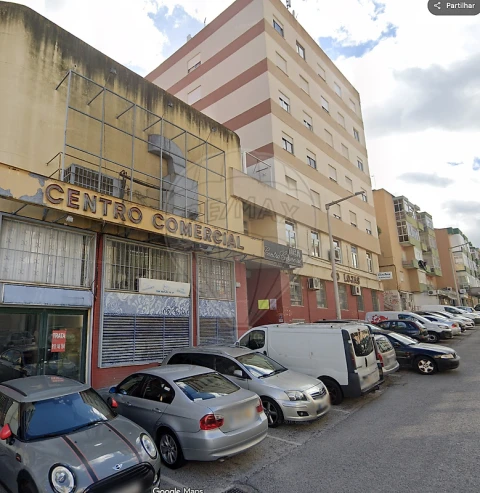 Loja para Venda em Póvoa de Santa Iria e Forte da Casa