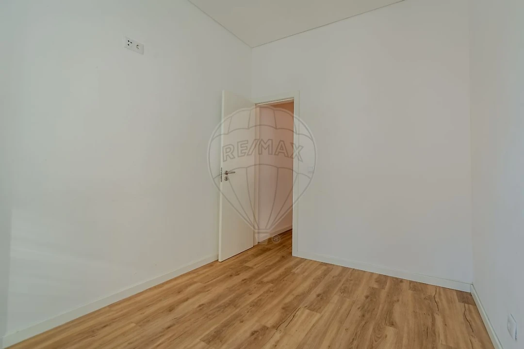 Apartamento T2 para Arrendamento em Ajuda Foto 12