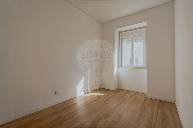 Apartamento T2 para Arrendamento em Ajuda Foto 6