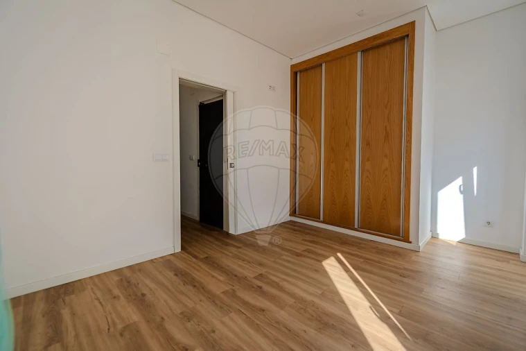 Apartamento T2 para Arrendamento em Ajuda Foto 15