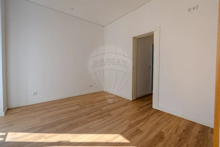 Apartamento T2 para Arrendamento em Ajuda Foto 13
