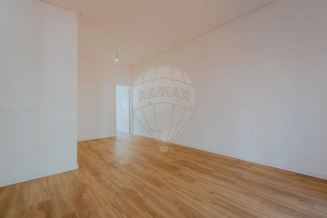Apartamento T2 para Arrendamento em Ajuda Foto 11