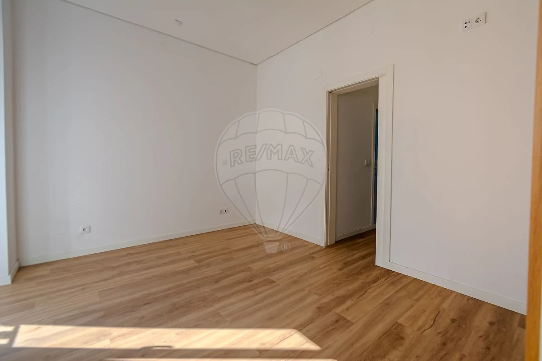 Apartamento T2 para Arrendamento em Ajuda Foto 13