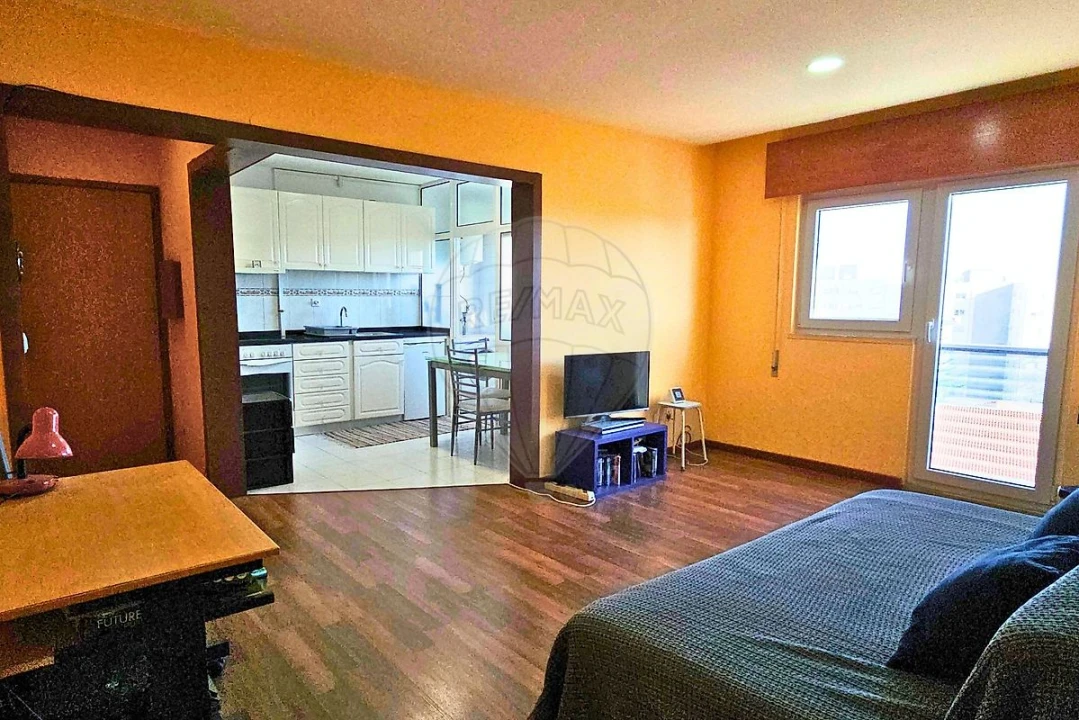Apartamento T1 para Venda em Vilar de Andorinho Foto 1