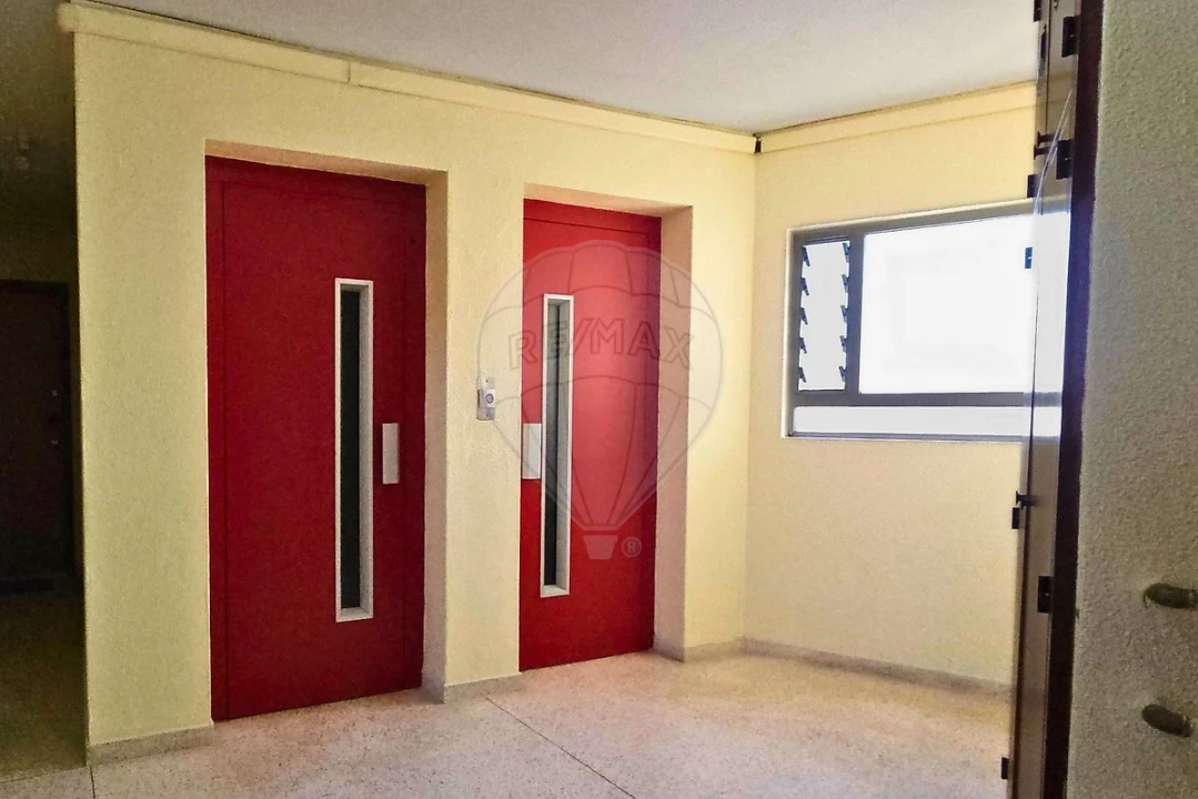 Apartamento T1 para Venda em Vilar de Andorinho Foto 13