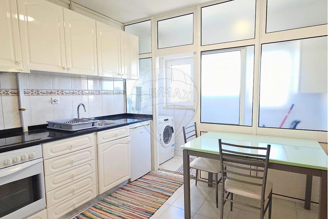 Apartamento T1 para Venda em Vilar de Andorinho Foto 3