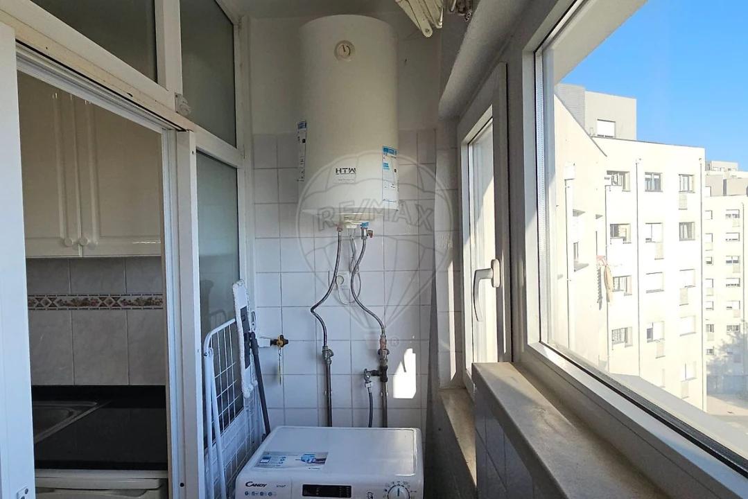 Apartamento T1 para Venda em Vilar de Andorinho Foto 4