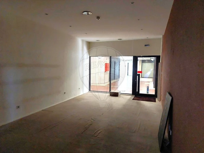 Loja para Arrendamento em Lordelo do Ouro e Massarelos Foto 10