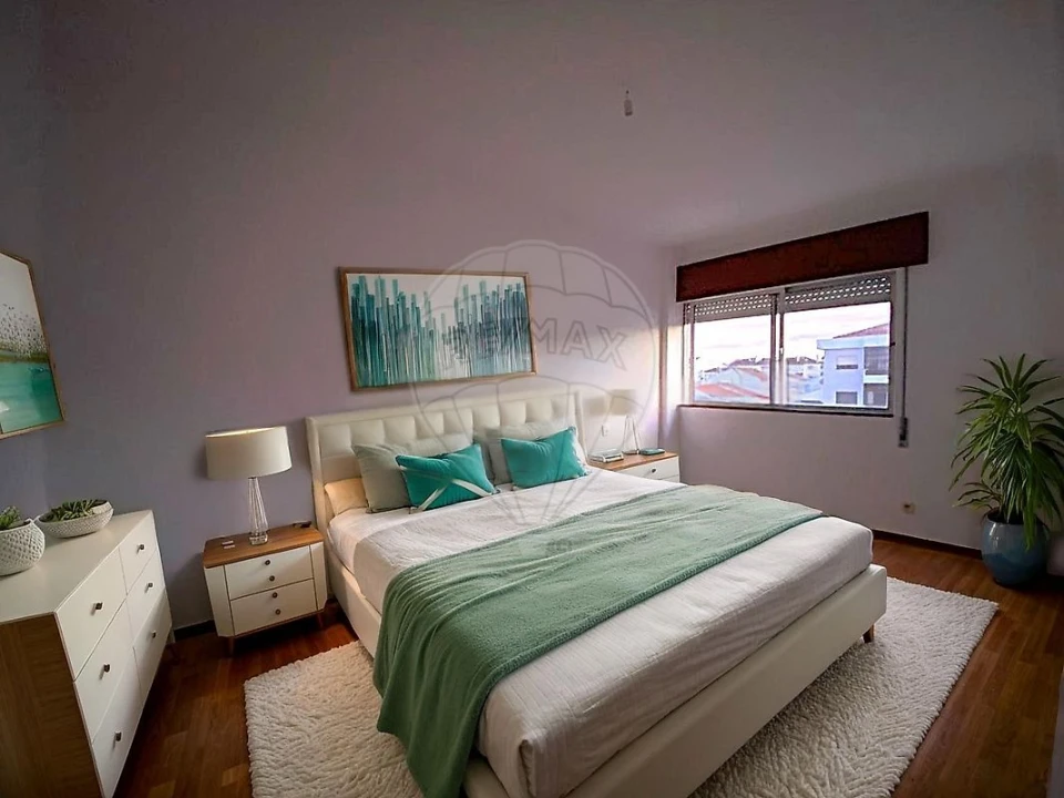 Apartamento T4 para Venda em Pinhal Novo Foto 16