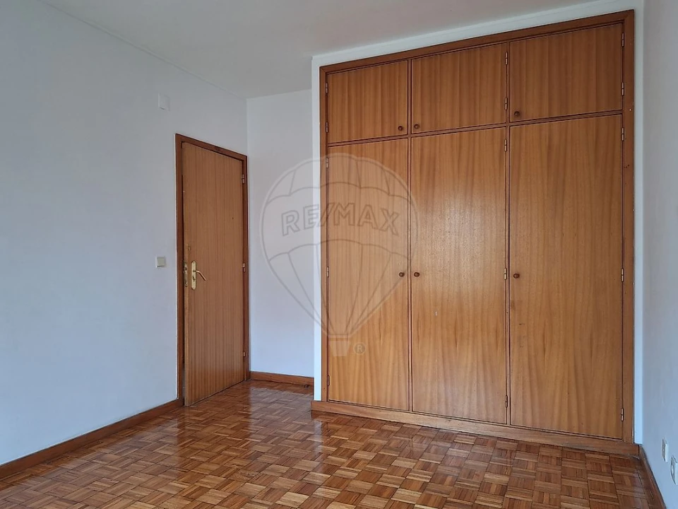 Apartamento T2 para Venda em Fânzeres e São Pedro da Cova Foto 5