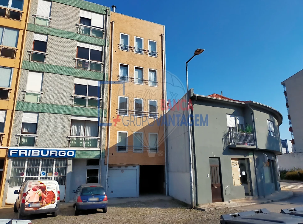 Apartamento T1 para Venda em Paranhos Foto 1