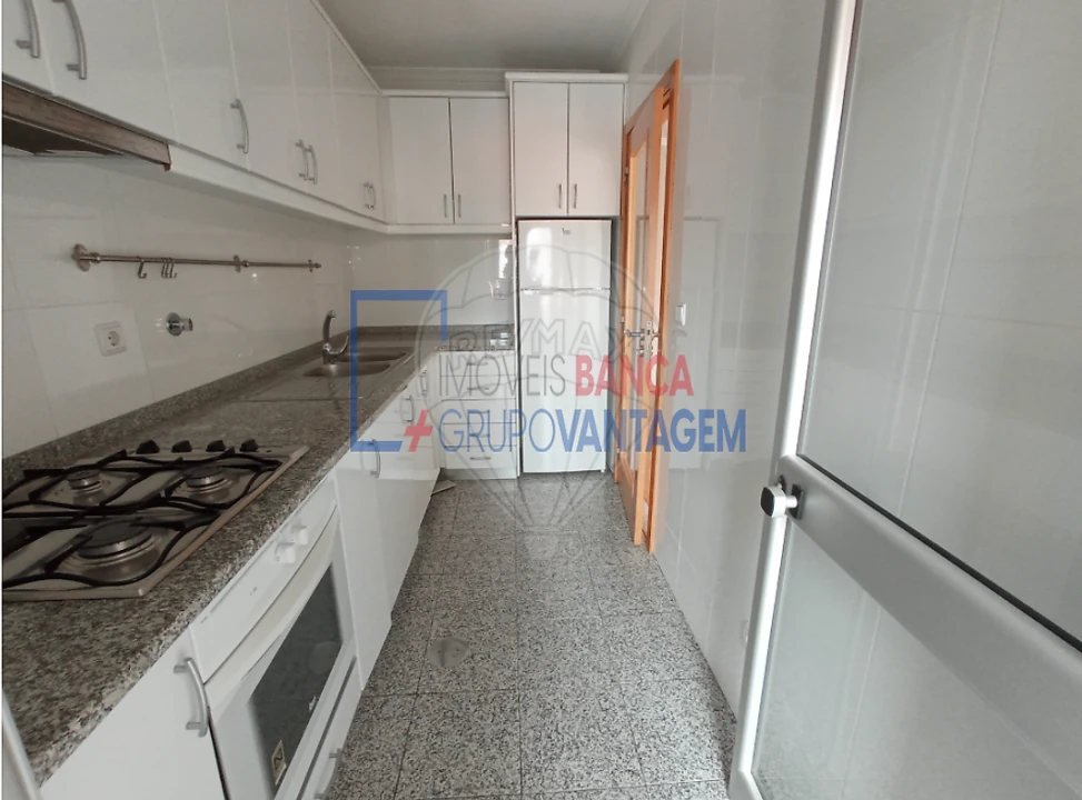 Apartamento T1 para Venda em Paranhos Foto 11