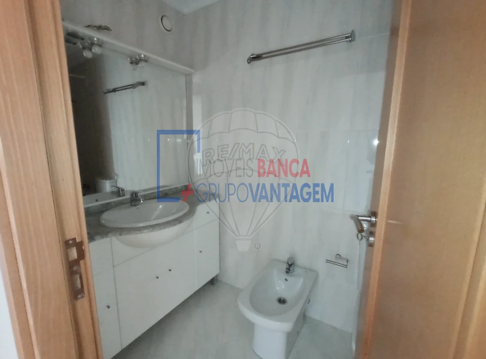 Apartamento T1 para Venda em Paranhos Foto 14