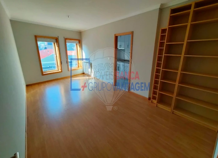 Apartamento T1 para Venda em Paranhos Foto 4