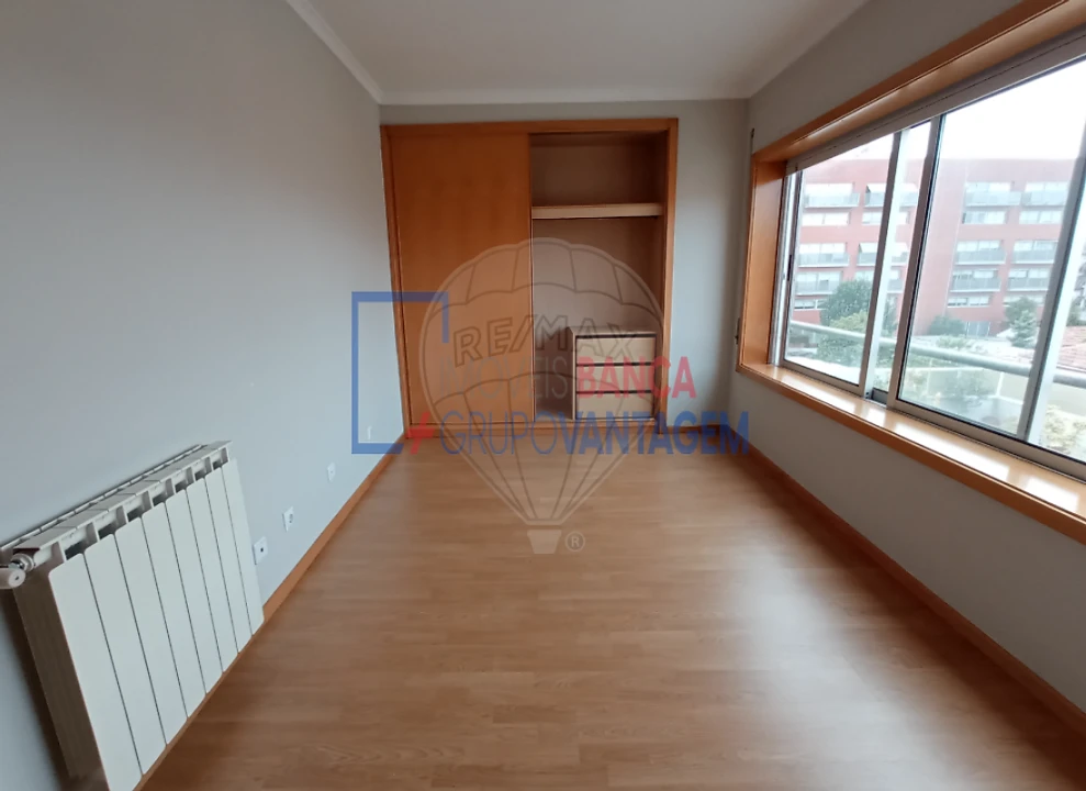Apartamento T1 para Venda em Paranhos Foto 9