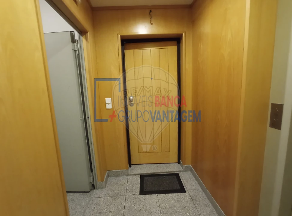 Apartamento T1 para Venda em Paranhos Foto 3