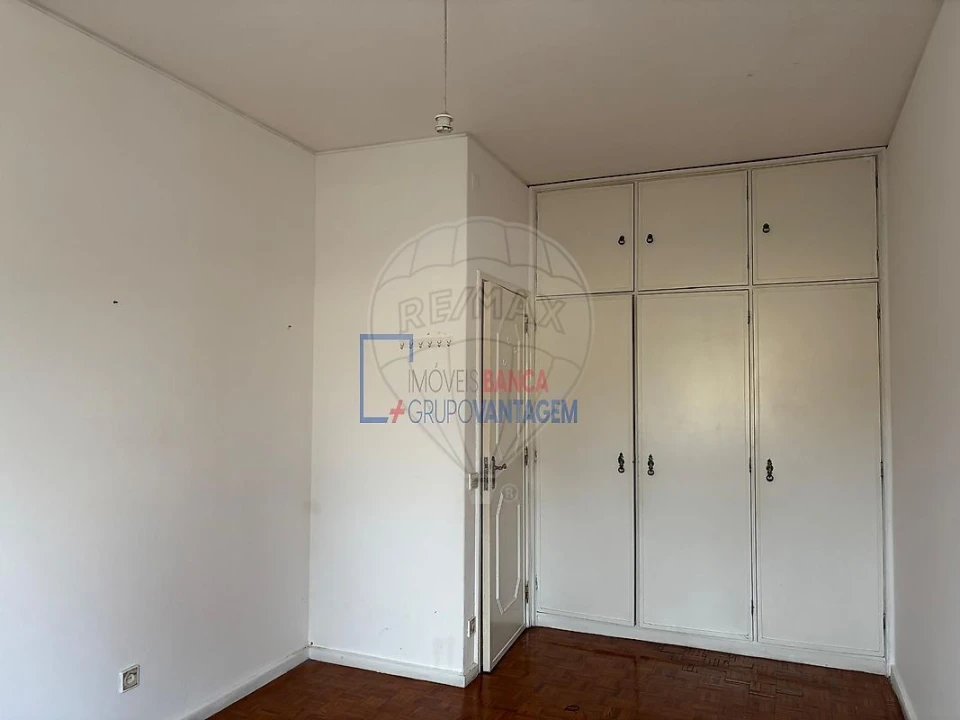 Apartamento T2 para Venda em Paranhos Foto 18