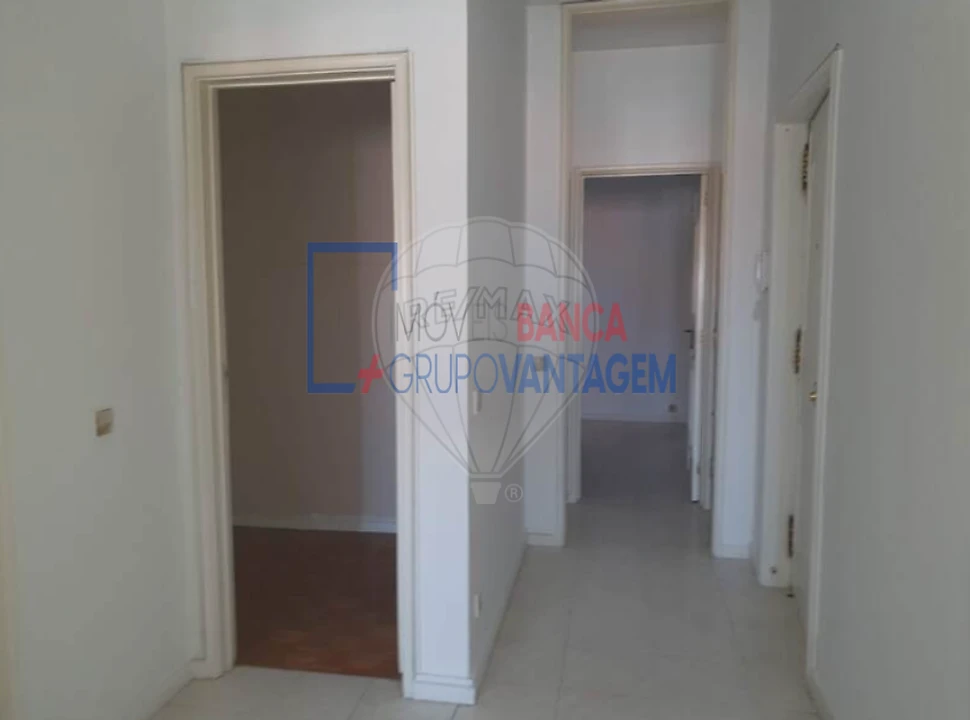 Apartamento T2 para Venda em Paranhos Foto 8