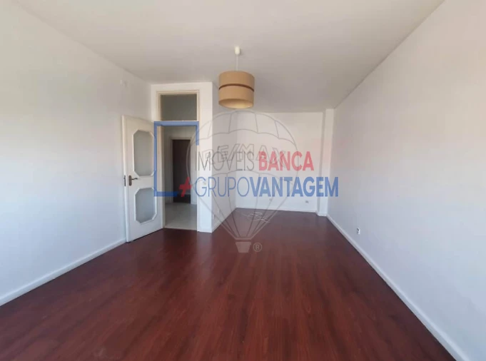 Apartamento T2 para Venda em Paranhos Foto 14