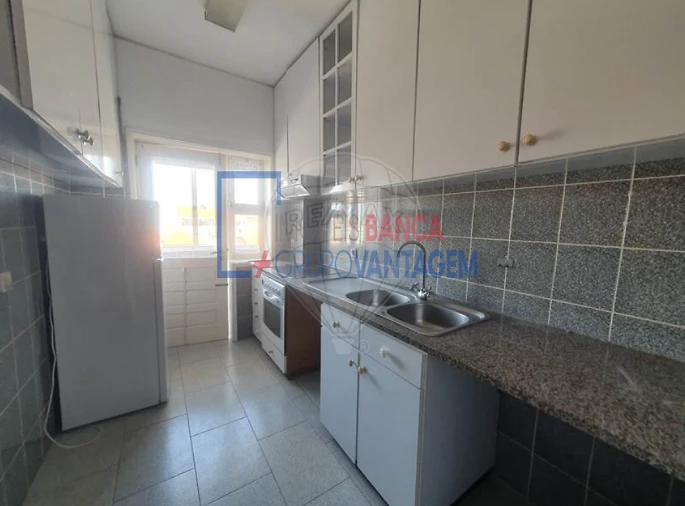 Apartamento T2 para Venda em Paranhos Foto 5