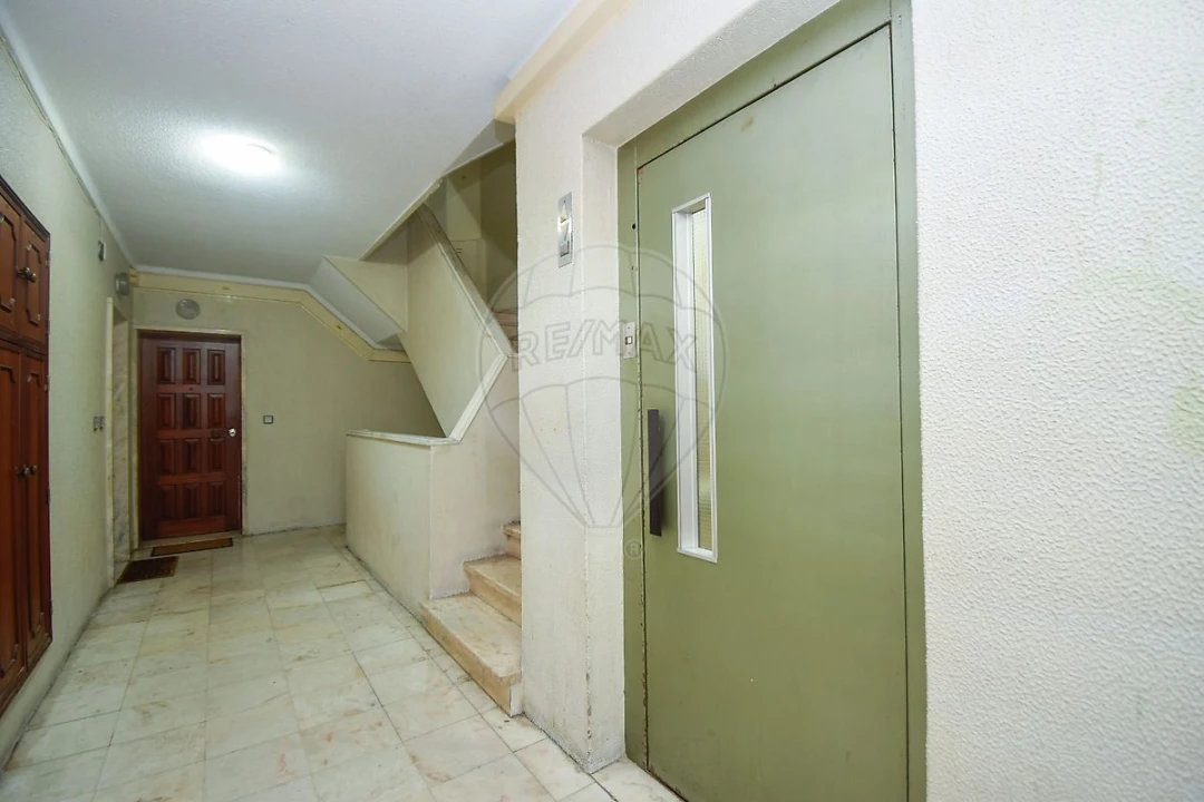 Apartamento T1 para Venda em Queluz e Belas Foto 22