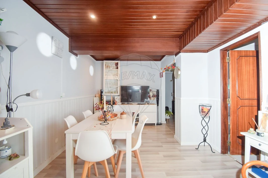 Apartamento T1 para Venda em Queluz e Belas Foto 1