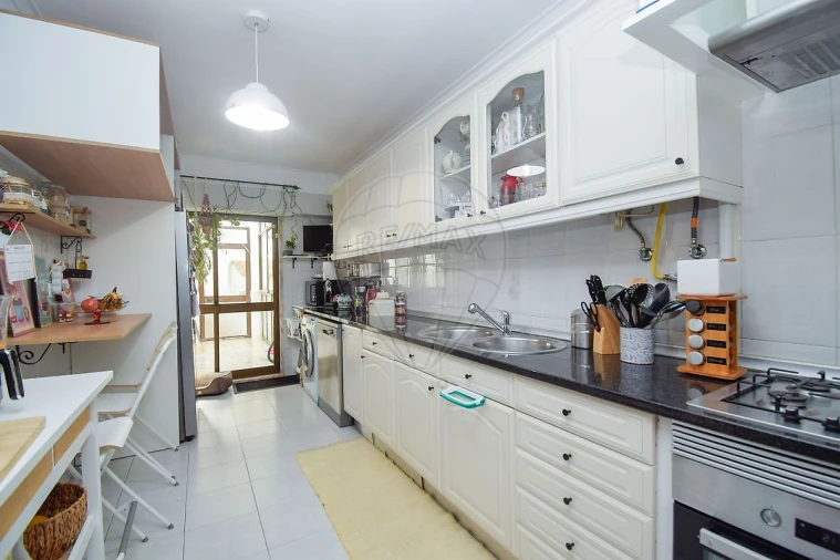Apartamento T1 para Venda em Queluz e Belas Foto 12