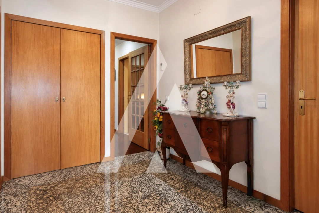 Apartamento T2 para Venda em Creixomil Foto 1