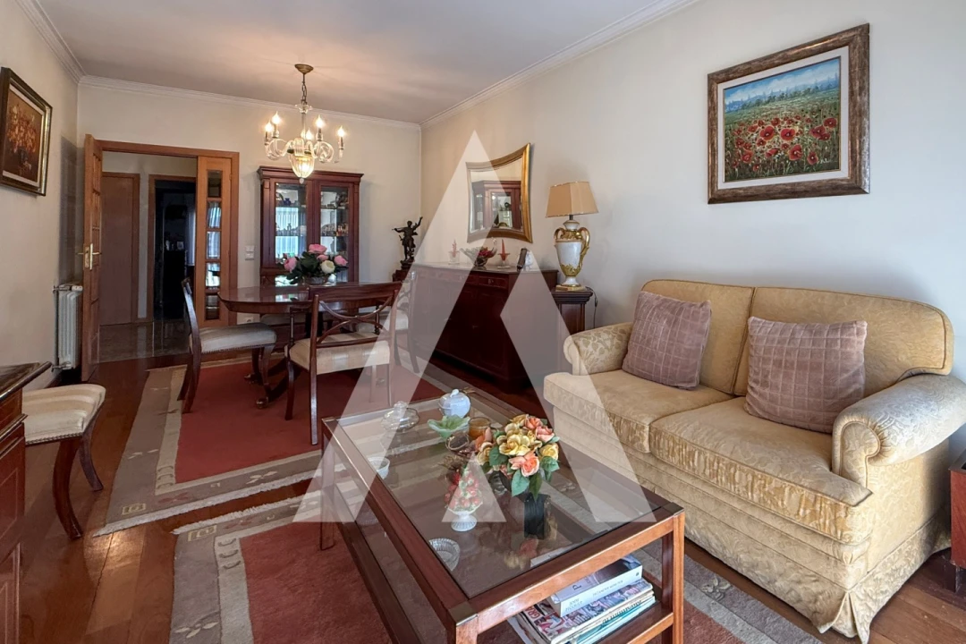 Apartamento T2 para Venda em Creixomil Foto 2