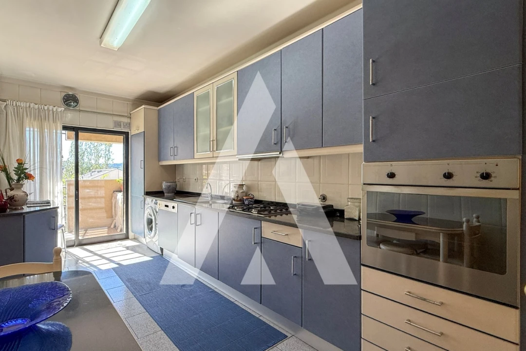 Apartamento T2 para Venda em Creixomil Foto 4
