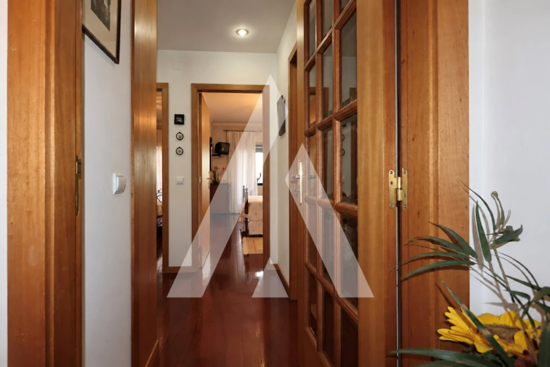Apartamento T2 para Venda em Creixomil Foto 12