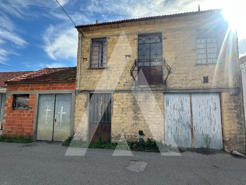 Moradia T2 para Venda em Oiã Foto 1