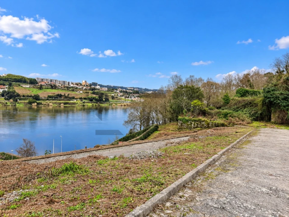 Terreno para Venda em Oliveira do Douro Foto 4