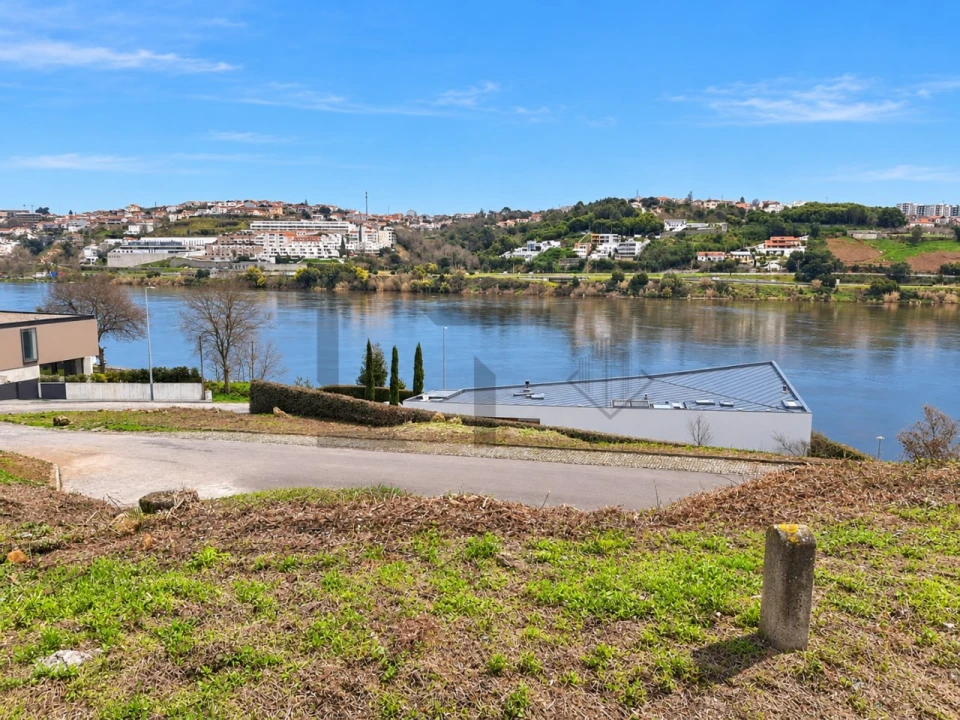 Terreno para Venda em Oliveira do Douro Foto 7