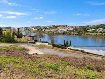 Terreno para Venda em Oliveira do Douro