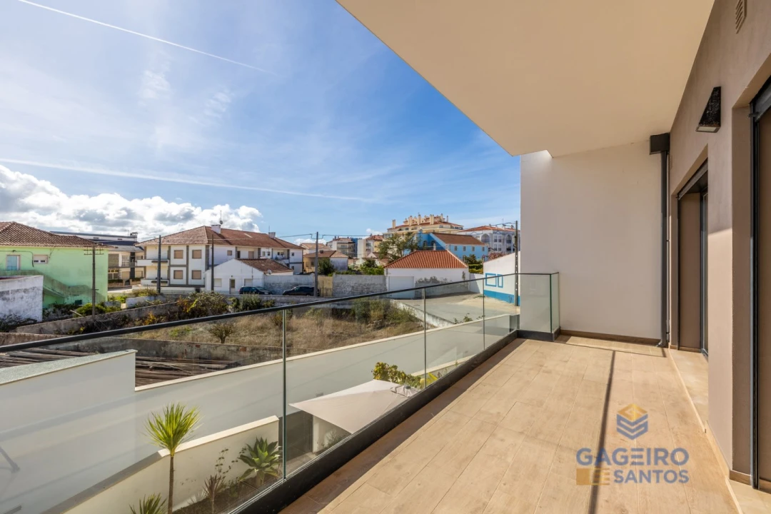 Moradia T2 para Venda em São Martinho do Porto Foto 22