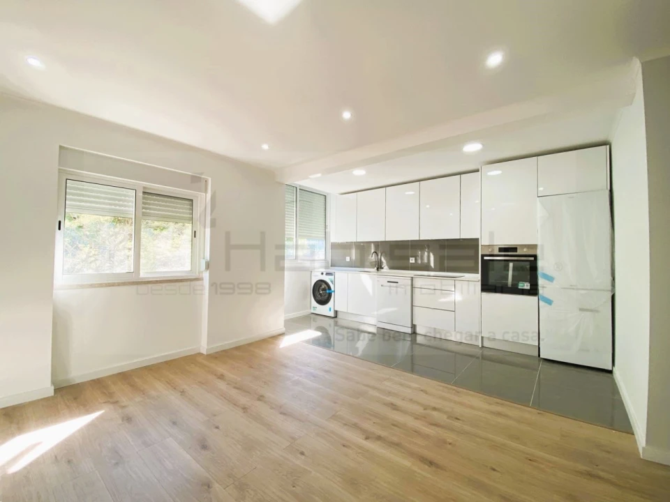 Apartamento T2 para Venda em Venteira Foto 2