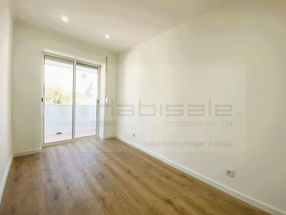Apartamento T2 para Venda em Venteira Foto 8