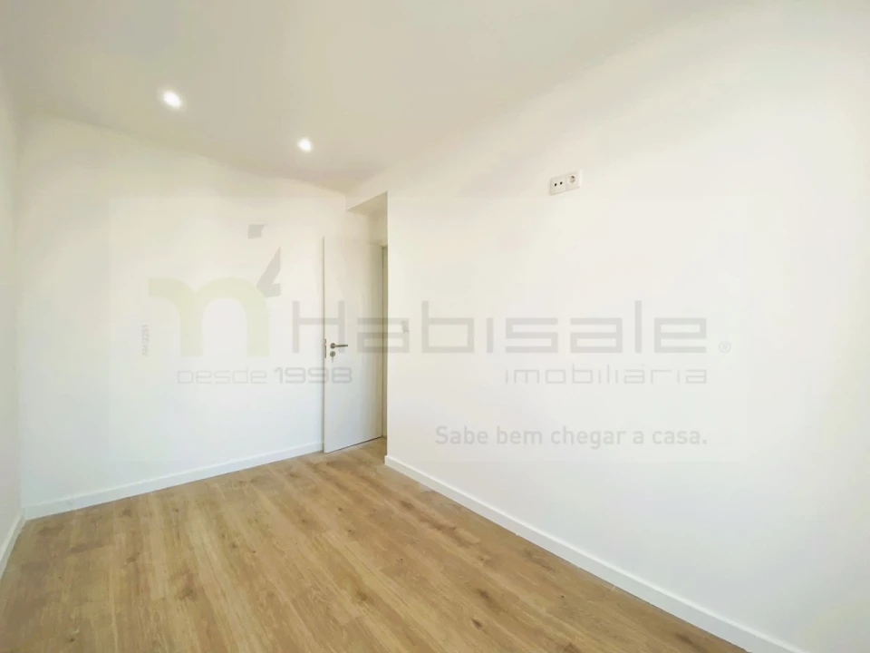 Apartamento T2 para Venda em Venteira Foto 9