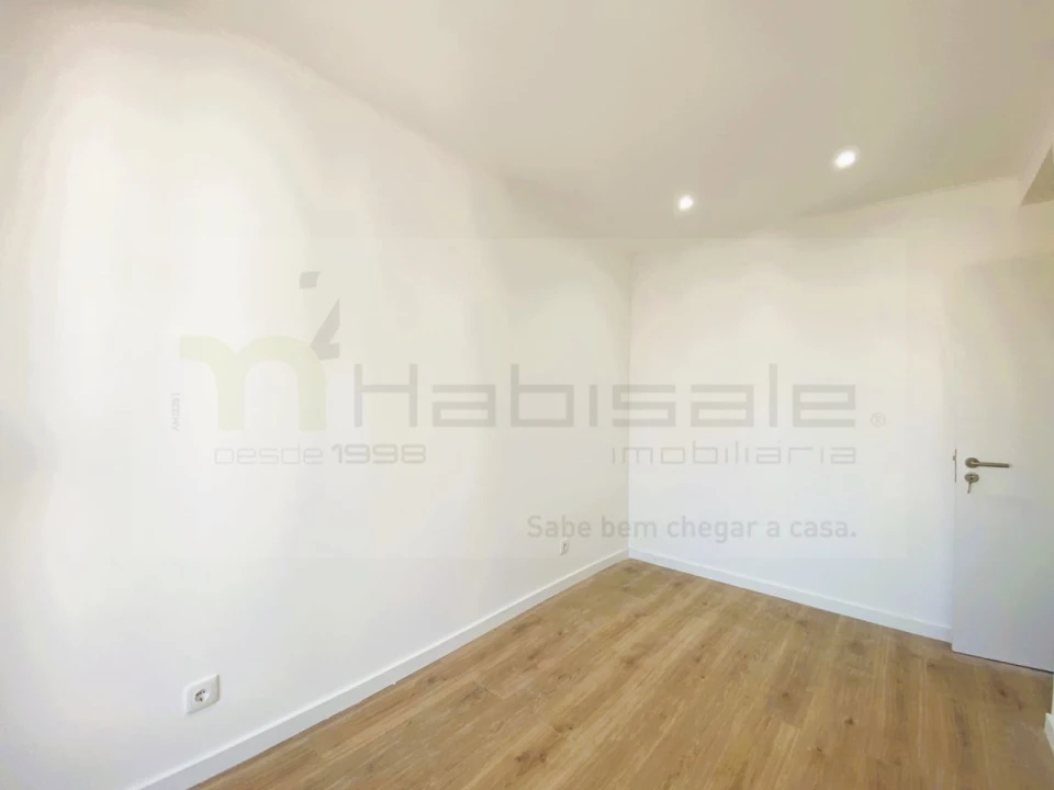 Apartamento T2 para Venda em Venteira Foto 11