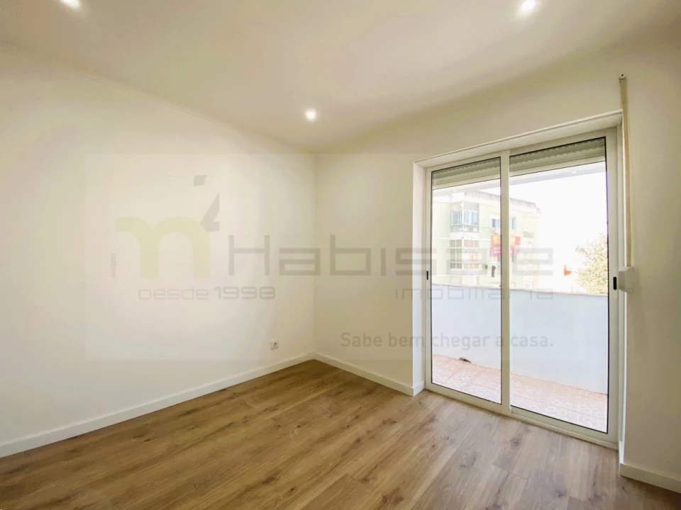 Apartamento T2 para Venda em Venteira Foto 16