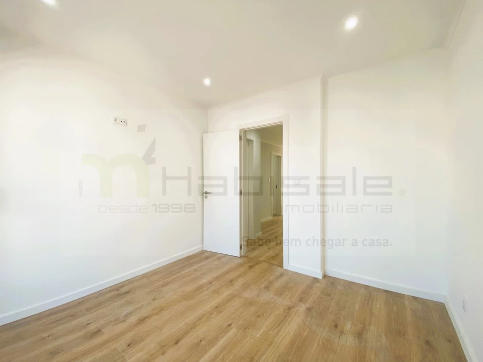 Apartamento T2 para Venda em Venteira Foto 18