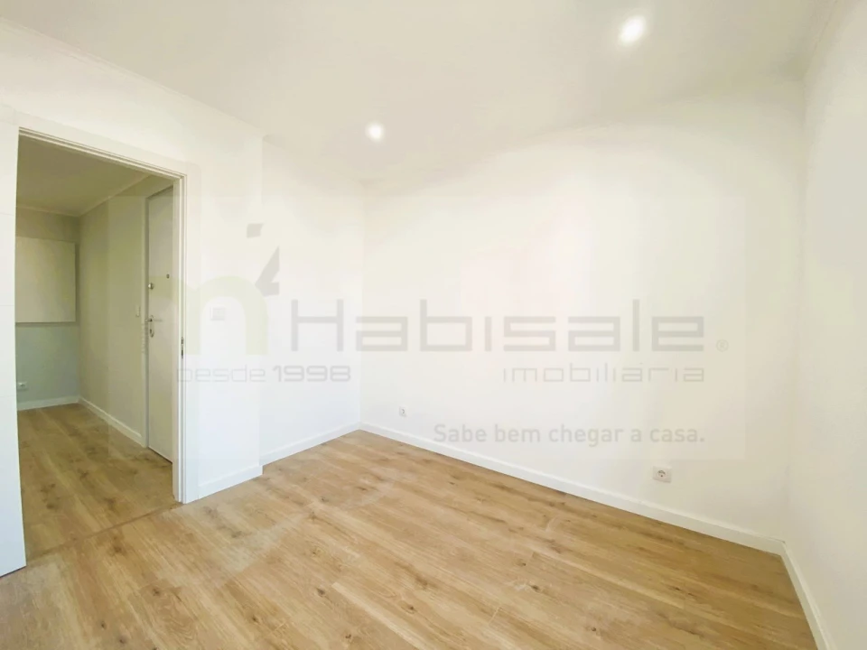 Apartamento T2 para Venda em Venteira Foto 19
