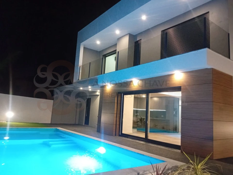 Moradia T4 para Venda em Charneca de Caparica e Sobreda Foto 1