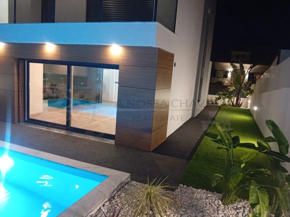 Moradia T4 para Venda em Charneca de Caparica e Sobreda Foto 3